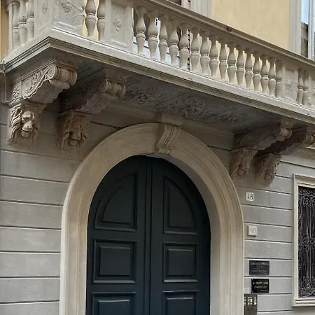 Fascinating Hideaway In A Physicist's Apartment