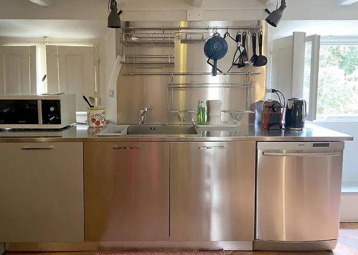 아파트 Fascinating Hideaway In A Physicist's