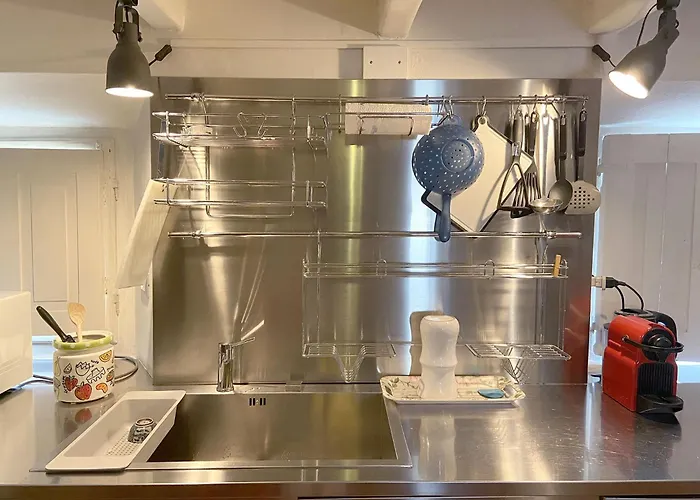 아파트 Fascinating Hideaway In A Physicist's 코모