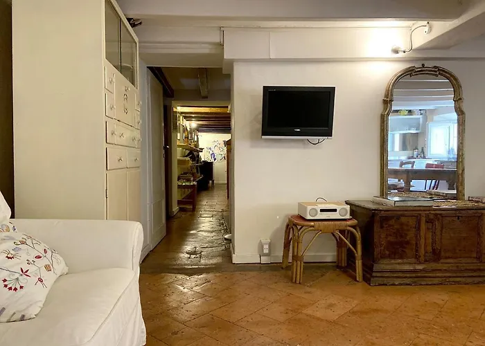 Lägenhet Fascinating Hideaway In A Physicist's Como