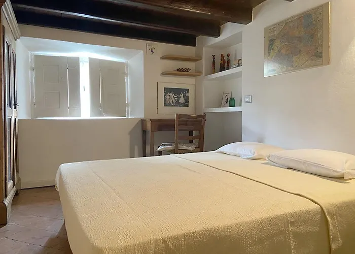 Fascinating Hideaway In A Physicist's Lägenhet