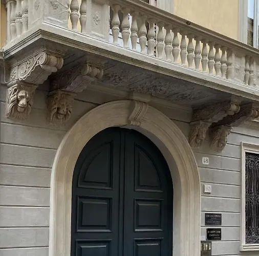 Fascinating Hideaway In A Physicist's Lejlighed